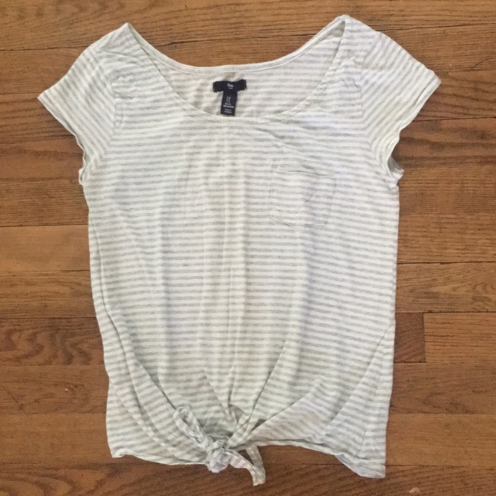 Gap Cap sleeve front tie shirt